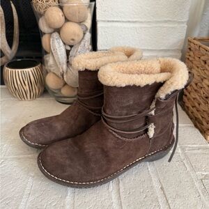 Ugg Caspia Ankle Short Shearling Leather Brown Lace Up Boots Womens Sz 8